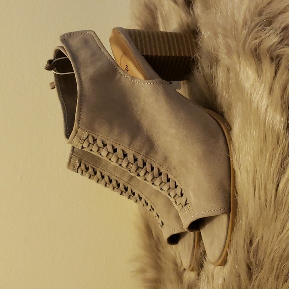 GAP Beige Braided Leather Peep Toe Bootie Slingback - Picture 3 of 5